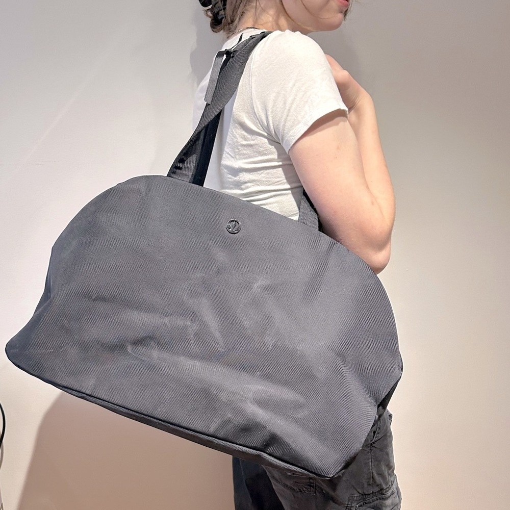 Lululemon go getter duffle bag